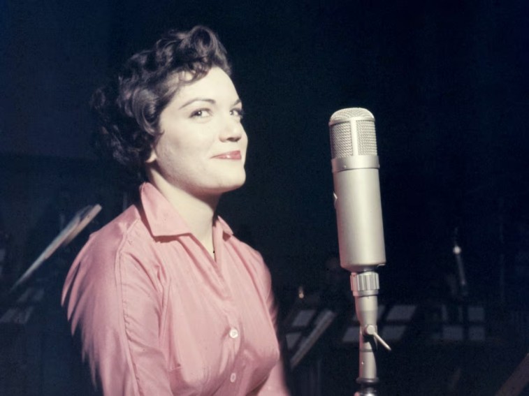 ADIÓS A UNA LEYENDA: MUERE CONNIE FRANCIS, ÍCONO DE LA BALADA ESTADOUNIDENSE