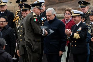 AMLO premia a Cienfuegos y deja intactos los fideicomisos militares