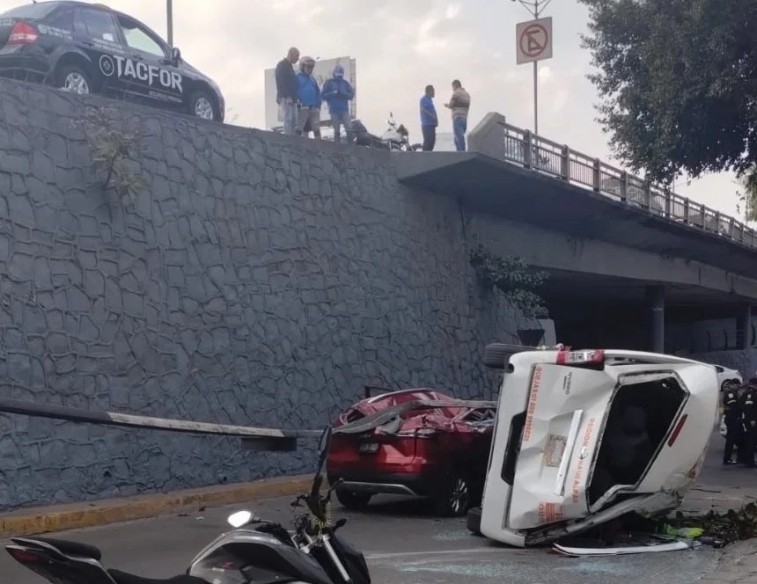 Cae combi de puente vehicular en Periférico Norte de la CDMX; hay tres ...