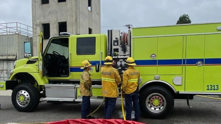 CHOQUE DE AVIONETA EN FULLERTON DEJA UN MUERTO Y 15 HERIDOS