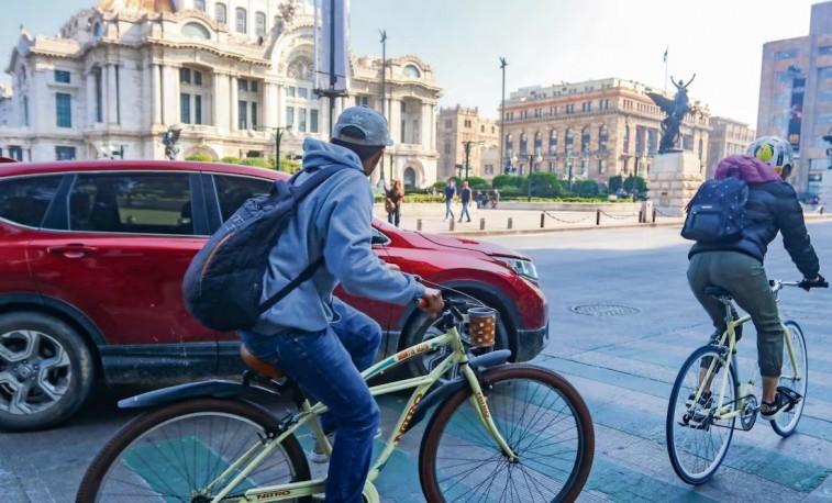 CICLISTAS DEMANDAN MAYOR CONTROL A AUTOMOVILISTAS ANTE PROPUESTA DE LICENCIA PERMANENTE EN CDMX
