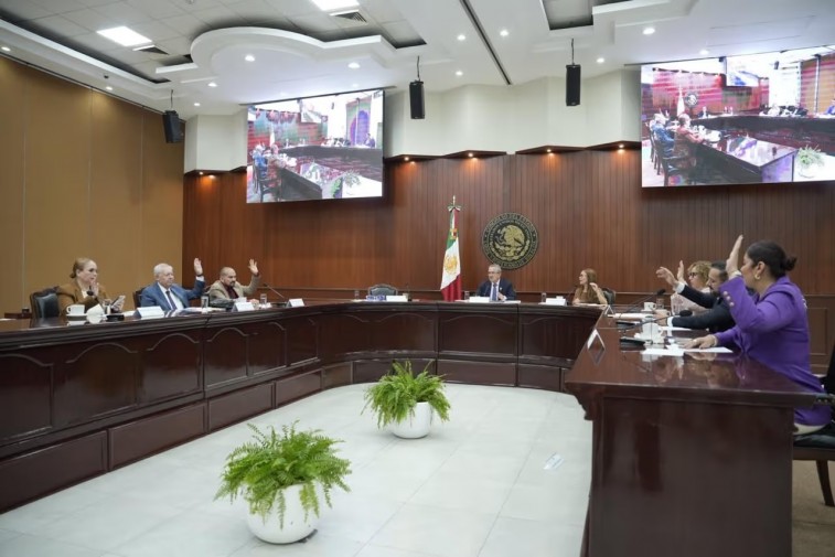 CONGRESO DE SINALOA APRUEBA NUEVA LICENCIA DE ROCHA MOYA Y ABRE PASO A UN GOBERNADOR INTERINO