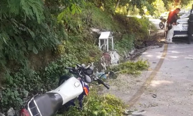 EBRIO MOTOCICLISTA TERMINA GRAVE TRAS CHOQUE EN LA ESCÉNICA, CAMPECHE