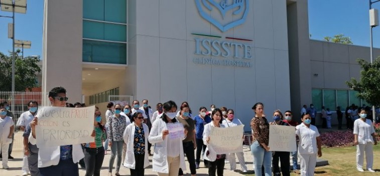 Enfermeros del Issste protestan por falta de equipo para tratar el Covid-19