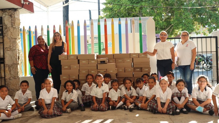ENTREGA DE PAQUETES DE DESAYUNOS ESCOLARES EN PROGRESO