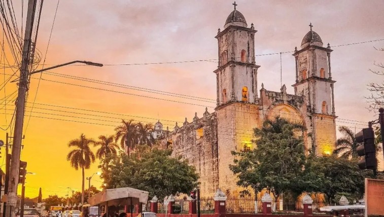 ESTALLIDO EN PLENO CENTRO DE PETO ALARMA A VECINOS Y DEJA DAÑOS EN AUTO