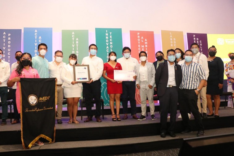 Estudiantes UADY ganan el Premio Estatal de la Juventud  
