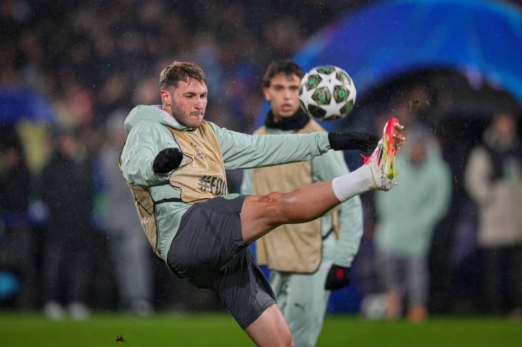 FEYENOORD DERROTA AL MILAN EN CHAMPIONS LEAGUE CON SANTI GIMÉNEZ COMO TITULAR