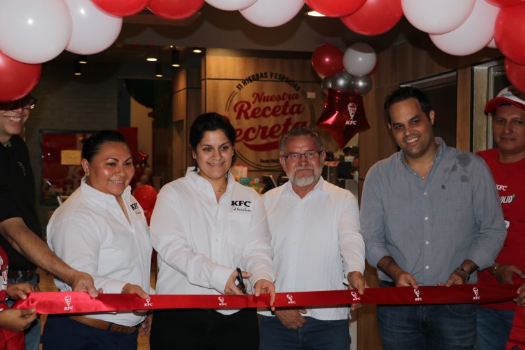 LA FRANQUICIA DE KFC LLEGA AL CENTRO HISTÓRICO DEL PUEBLO MÁGICO DE VALLADOLID