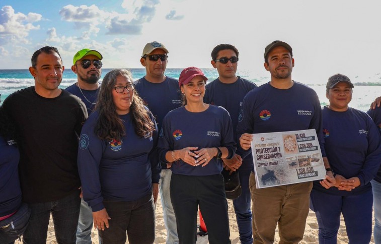 Lider en liberación de tortugas