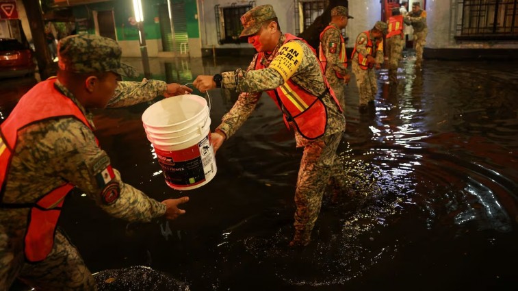 LLUVIA HISTÓRICA PARALIZA LA CIUDAD DE MÉXICO