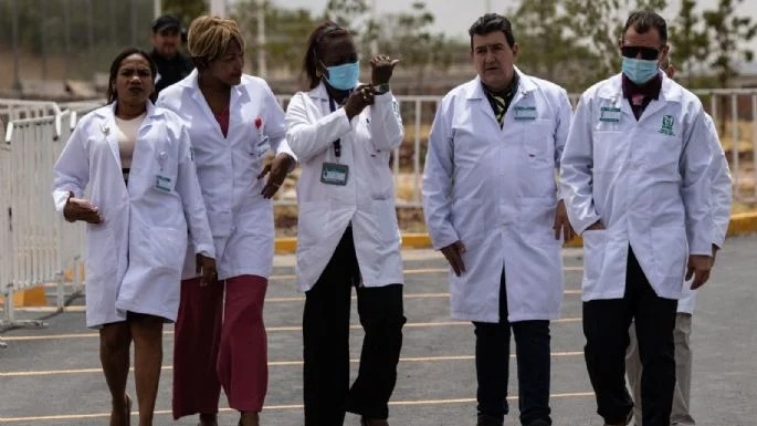 MEXICANOS EN RIESGO DE PERDER VISAS DE ESTADOS UNIDOS POR CONTRATACIÓN DE MÉDICOS CUBANOS