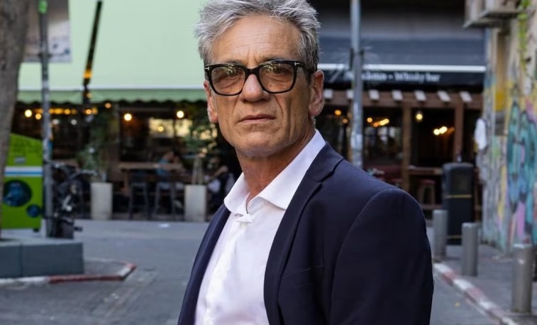 MUERE ALON ABOUTBOUL, ACTOR DE BATMAN Y RAMBO, TRAS COLAPSAR EN UNA PLAYA DE TEL AVIV