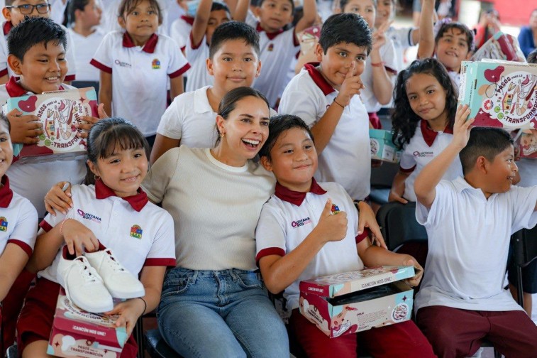 REFUERZA ANA PATY PERALTA ENTREGA DE TENIS ESCOLARES PARA NIÑAS, NIÑOS ...