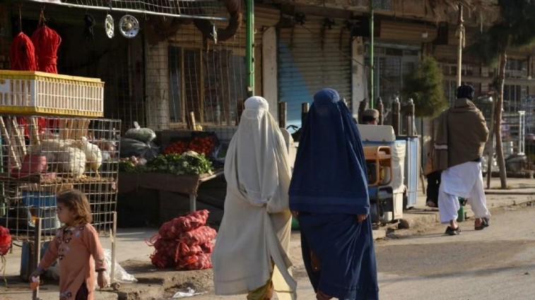 TALIBANES PROHÍBEN DIFUSIÓN DE VOCES FEMENINAS EN RADIO EN KANDAHAR