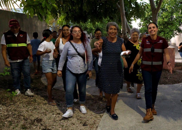 TRABAJAN POR UN CANCÚN LIMPIO